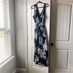 Kaileigh Navy and White Floral Dress
